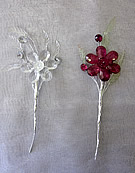 25092 Acrylic Flower With Leaf Cerise & Clear